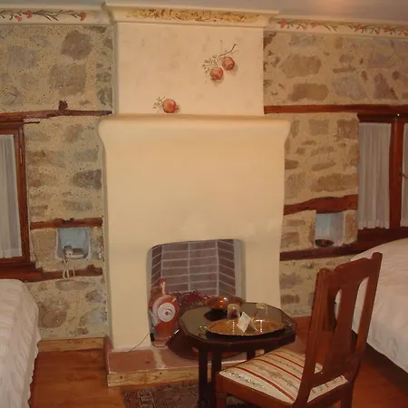 Oikia Alexandrou Traditional Arnéa
